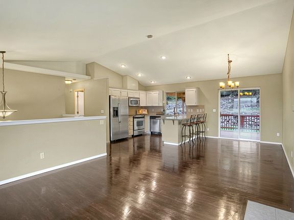 4th image of 19415 73rd Ave E