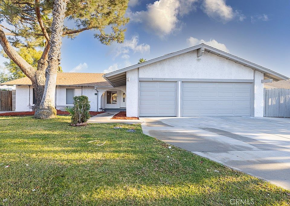 1st image of 13610 Thunderbird Dr