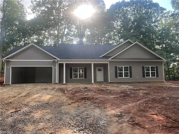 132 Carolina Ave, Mocksville, NC 27028