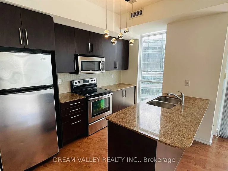 65 Bremner Blvd #3908 — Photo 2