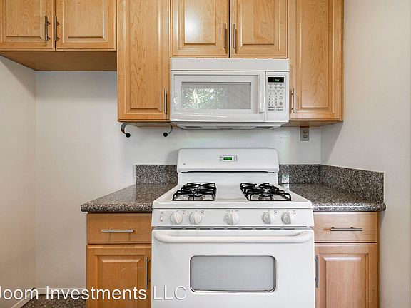 3rd image of 219 1/2 N Electric Ave
