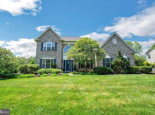 135 Raven Hollow Dr, North Wales, PA 19454