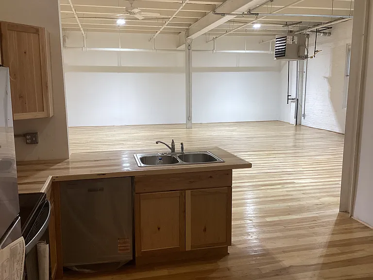301 Henderson Ave #B — Photo 9