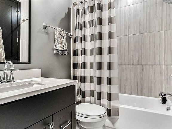 4th image of 468 W Plant St #15A