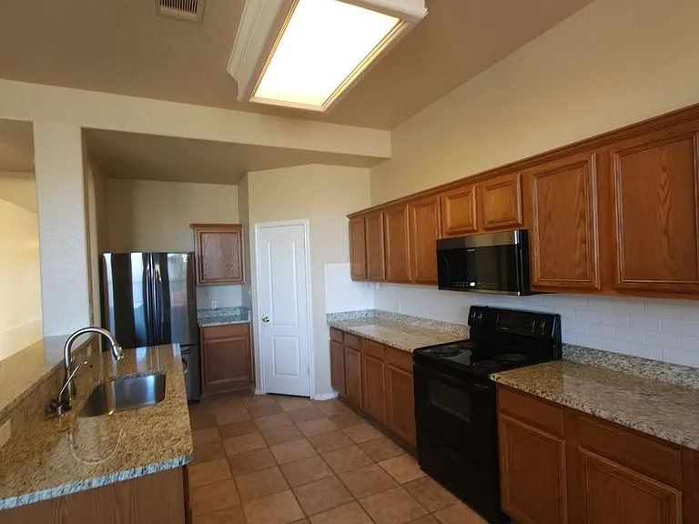21215 Encino Ash — Photo 4