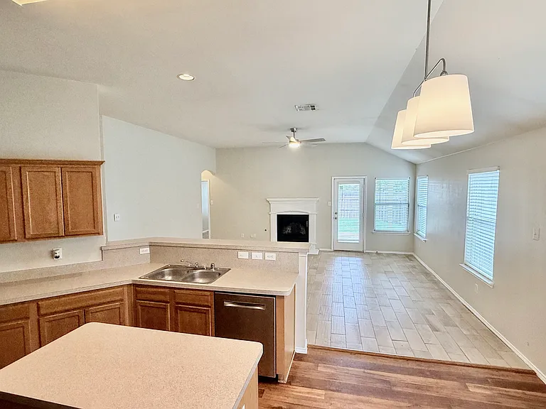 816 Cheryl St #1 — Photo 4