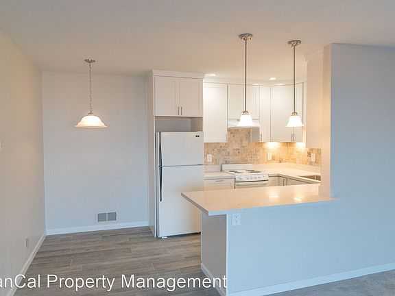 3rd image of 601 Burnett Ave APT 6