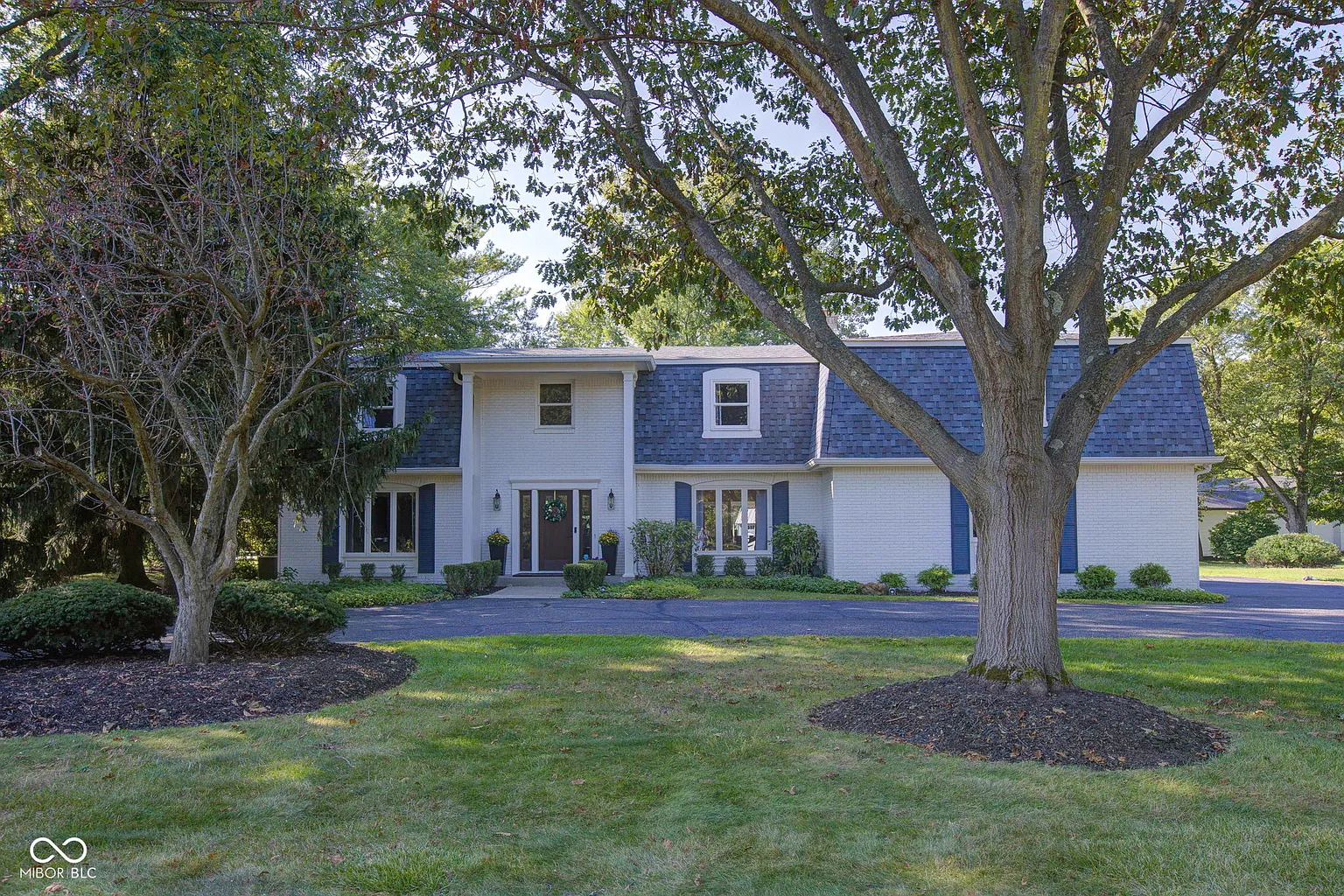 425 Oakwood Dr photo 1