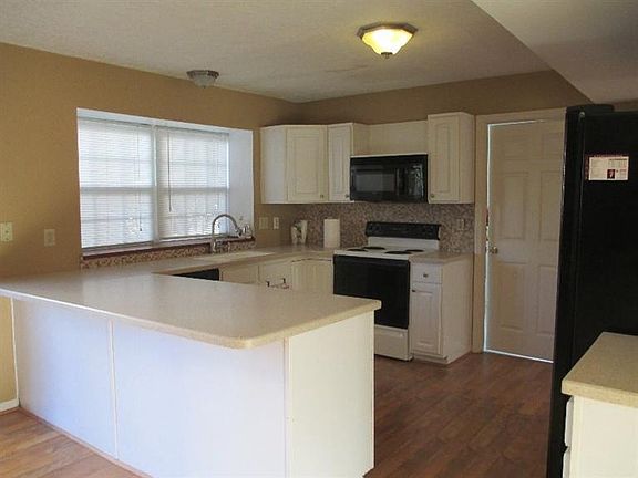 4th image of 185 Masterson Station Dr