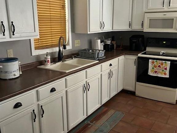 5th image of 641 N Riverbend Rd