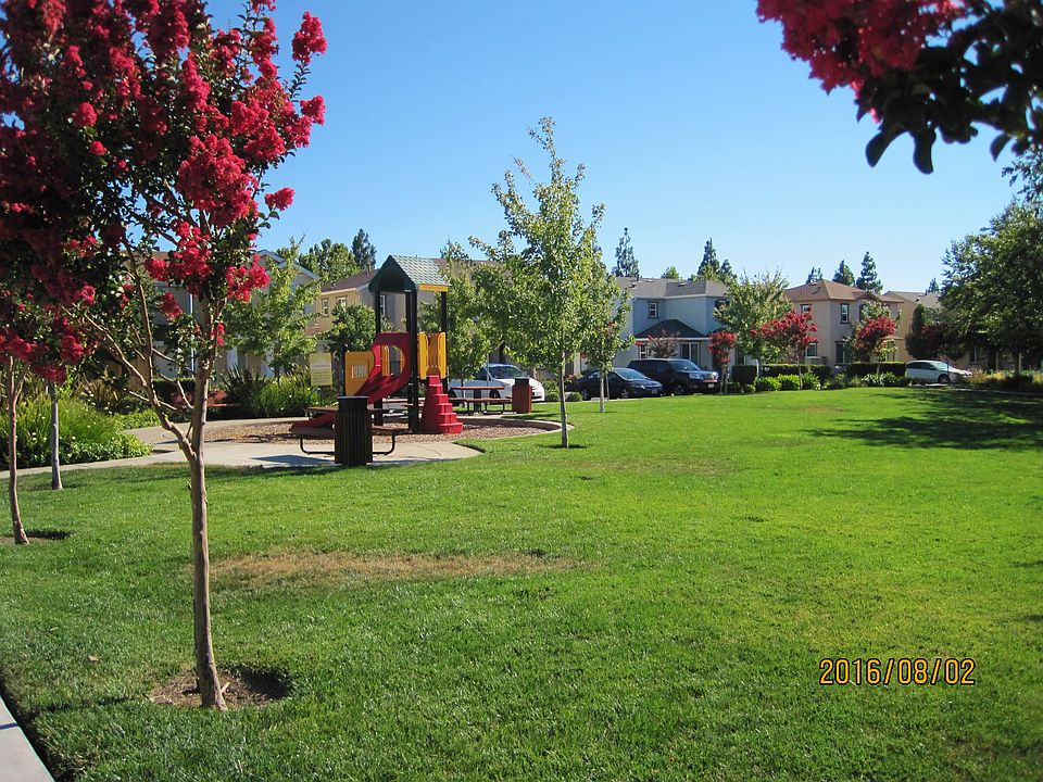 2nd image of 1137 Strawberry Ln