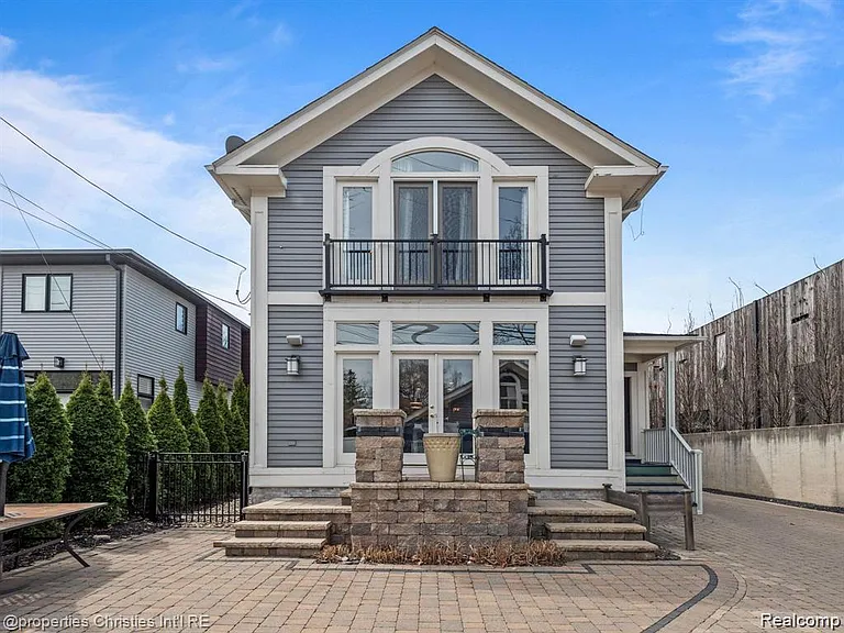 731 S Bates St — Photo 41