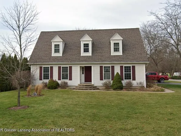 8128 Bluebird Dr, Brighton, MI 48116