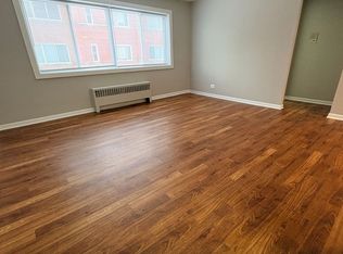 Adams St E-H, Chicago, IL 60644