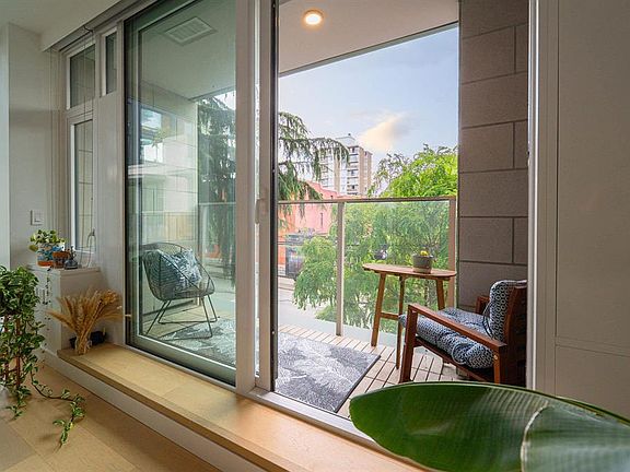 5th image of 1365 Davie St #405