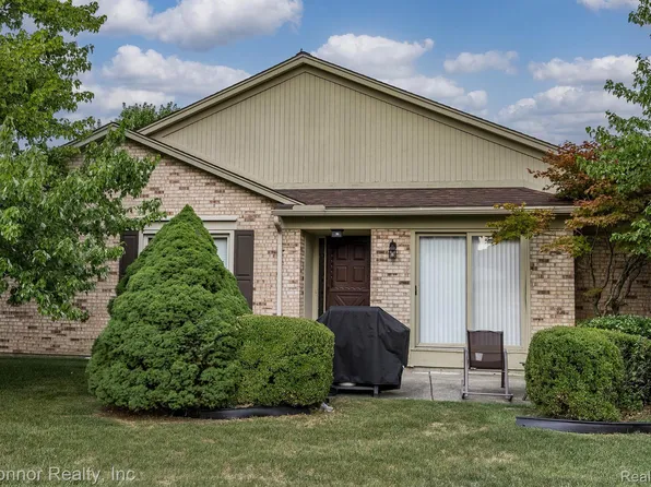 15903 Plymouth Dr, Clinton Township, MI 48038