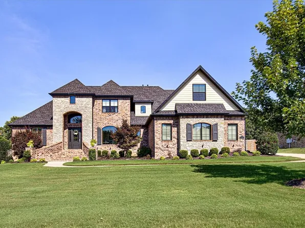 3016 N Chapel View Dr, Fayetteville, AR 72703