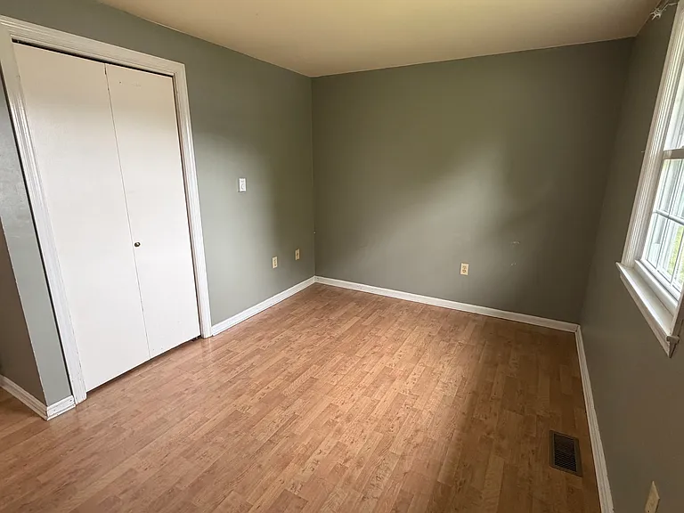 715 Kenton Rd — Photo 10