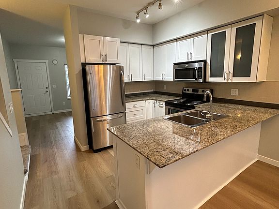 4th image of 13958 108th Ave #211