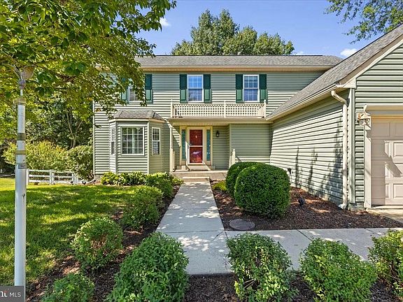 3rd image of 10605 Ashford Cir