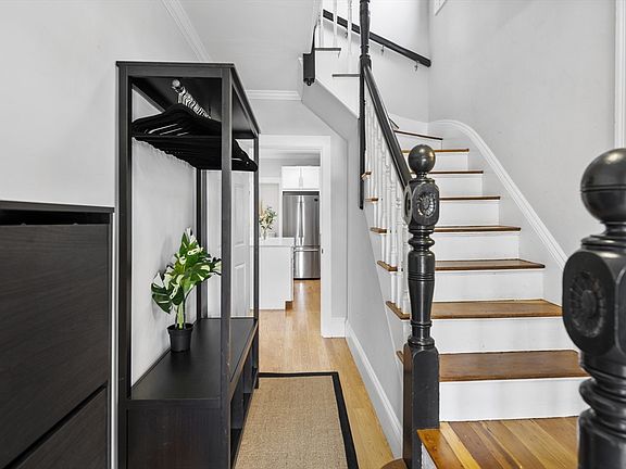 3rd image of 14 Everett St Unit 1