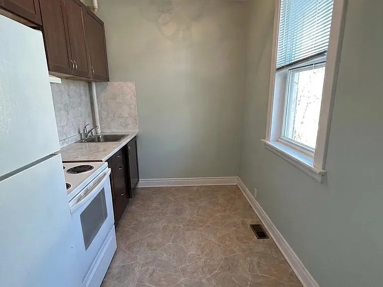 35 Grant Ave #4 — Photo 2