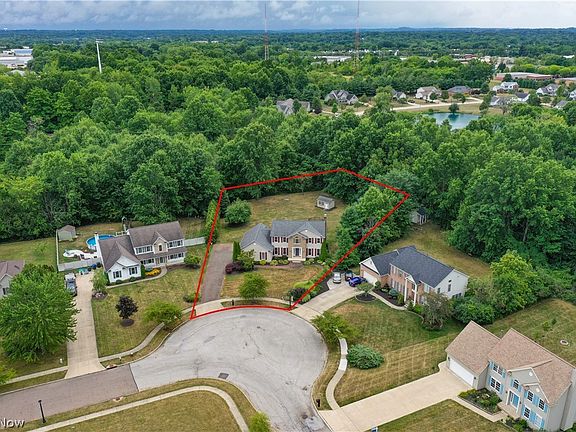 3rd image of 212 Ravenshollow Dr