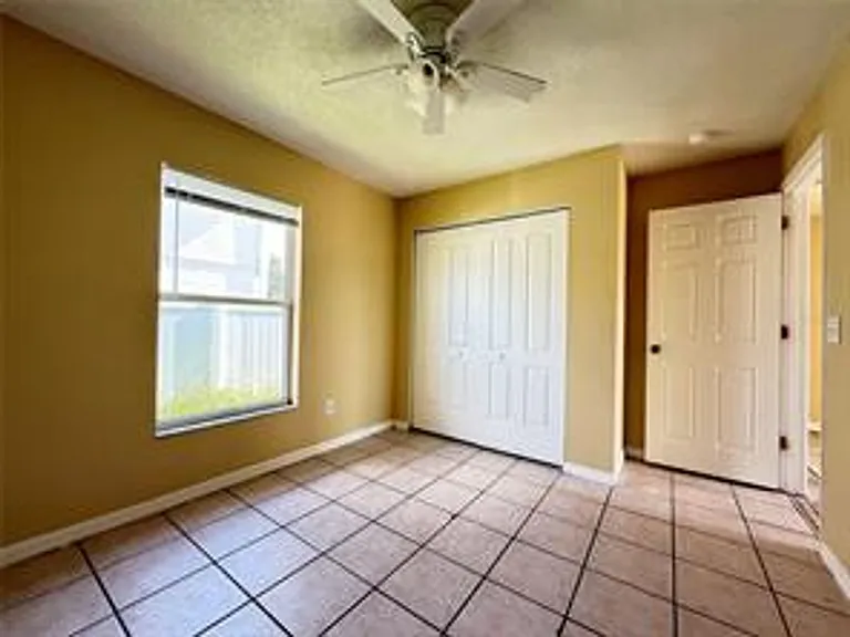 724 Versailles Ln — Photo 5