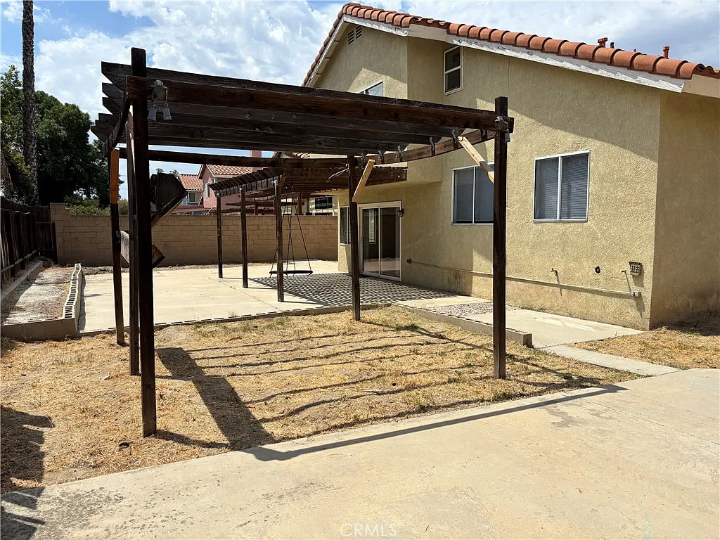 4 bed, 2.5 bath, 1879 sqft, $2,600 — Photo 4