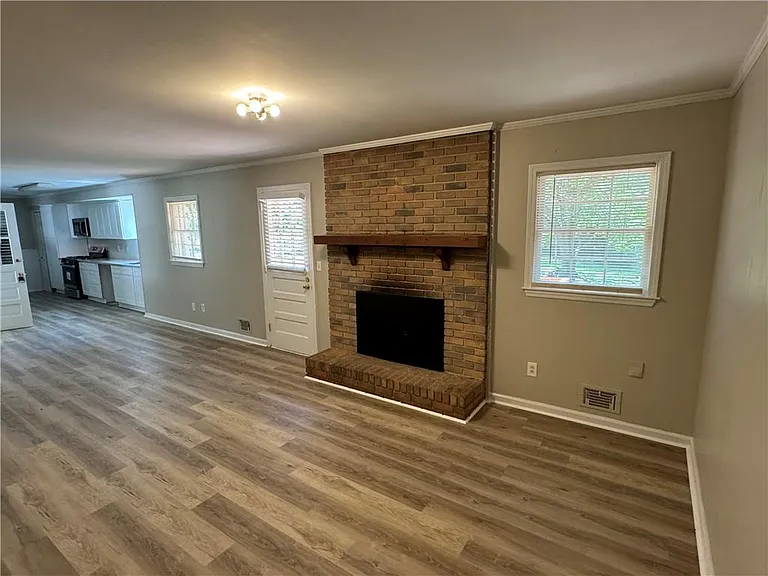 5594 Laurel Ln NW — Photo 4