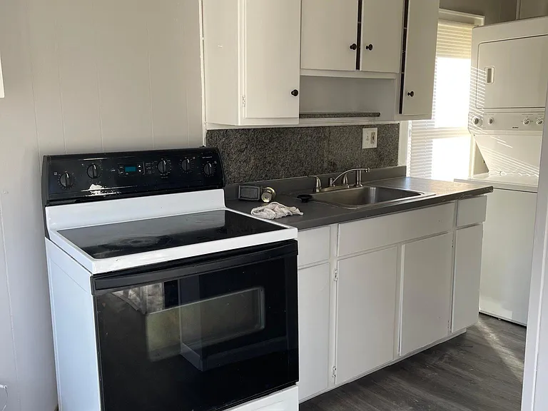 134 Jefferson Ave — Photo 3