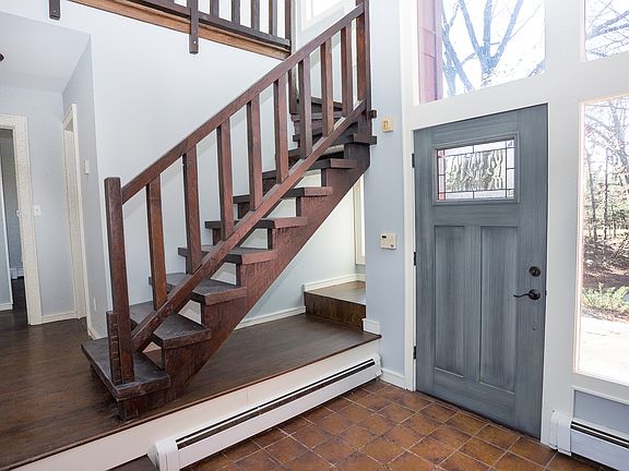 5th image of 11 Travis Ln