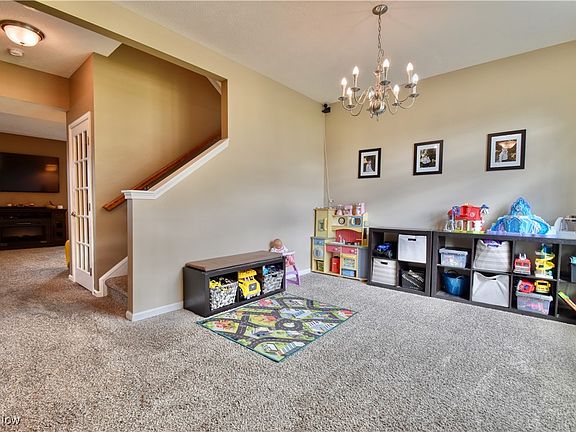 3rd image of 1943 Thornwood Ln