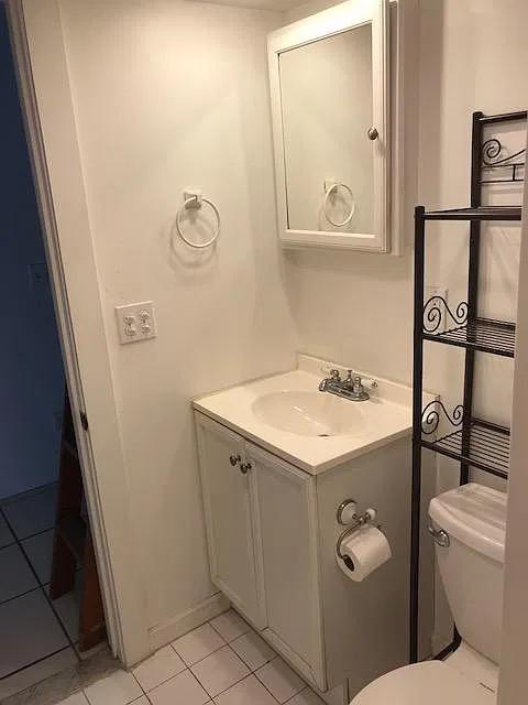 Studio, 350 sqft, $2,925 — Photo 3