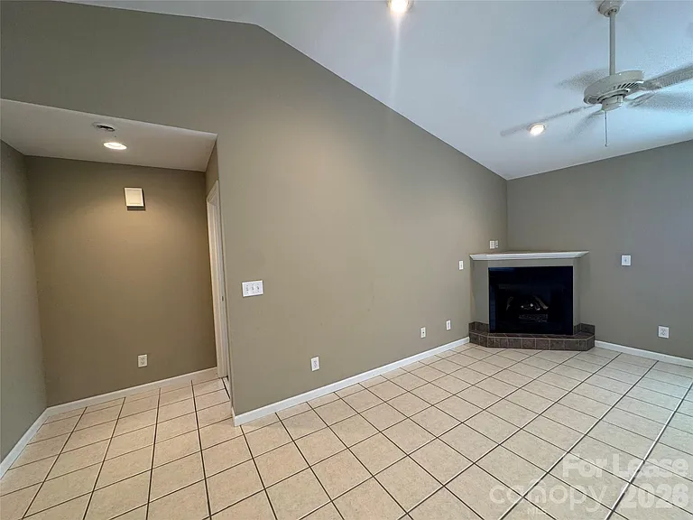 1025 Church St — Photo 6