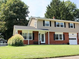 9 Langmoore Dr, Ewing, NJ 08638
