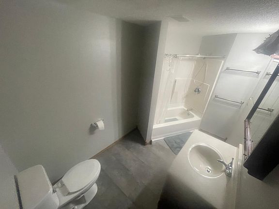 5th image of 716 Olaf Ave NW