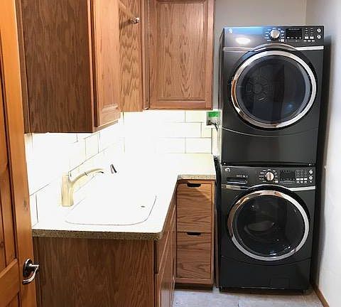 5th image of 9813 Buckeye St NW