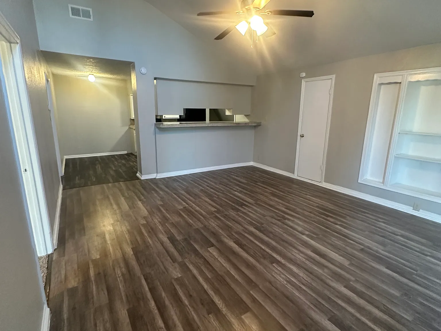 2 bed, 1.5 bath, 1250 sqft, $1,200 — Photo 2
