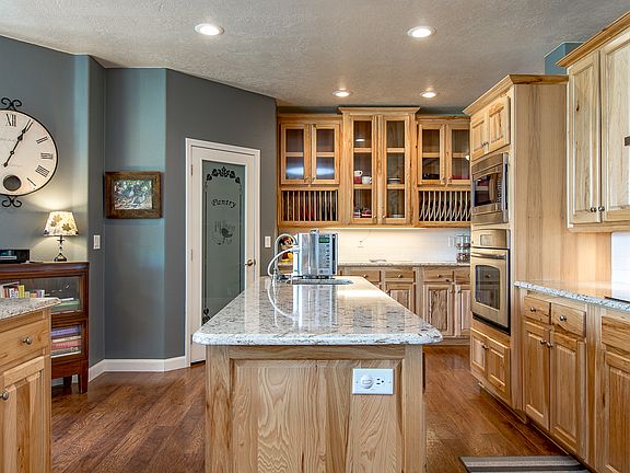 5th image of 4402 Sunlake Dr