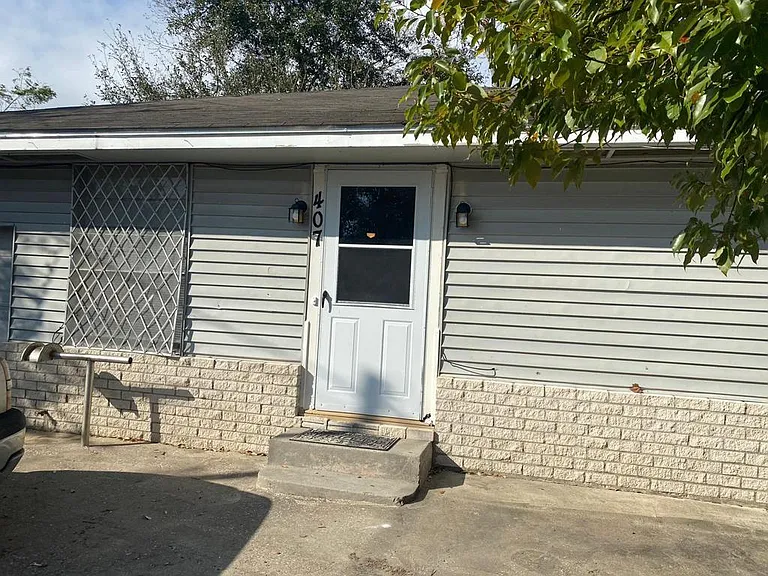 407 E Homan St — Photo 3
