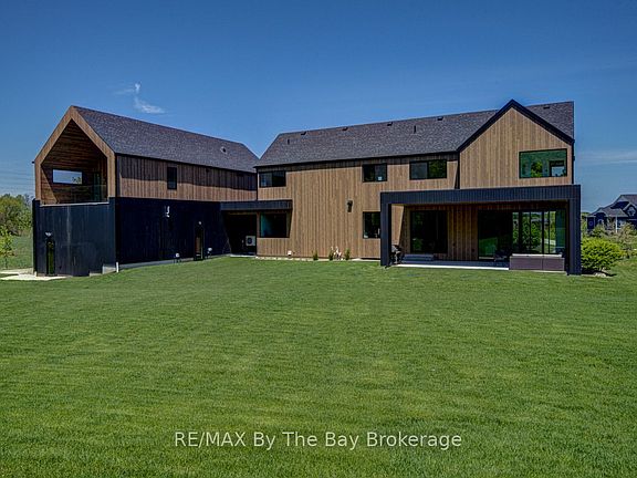 4th image of 18 Raintree Ct