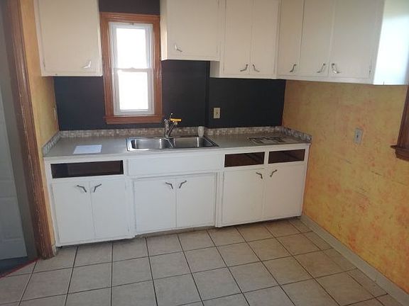 4th image of 3407 S 57th Ave
