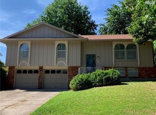 905 NE 81st St, Kansas City, MO 64118