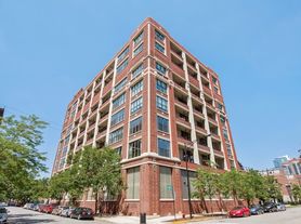 320 E 21st St