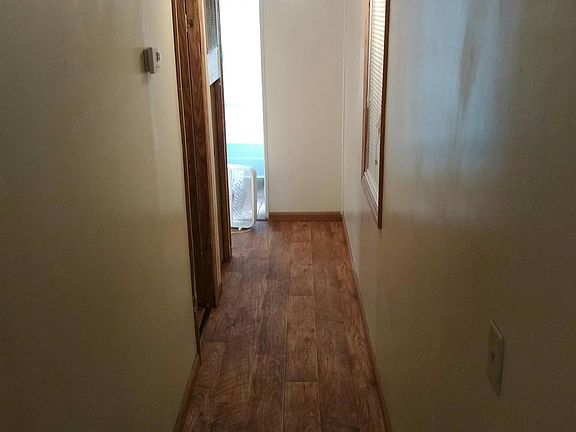 5th image of 464 NE Hall Ln