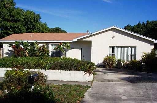 4th image of 1909 Hiltonia Cir