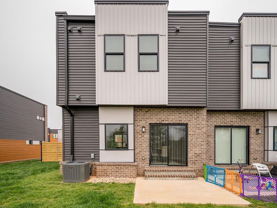 1st image of 420 Breezewood Dr #113