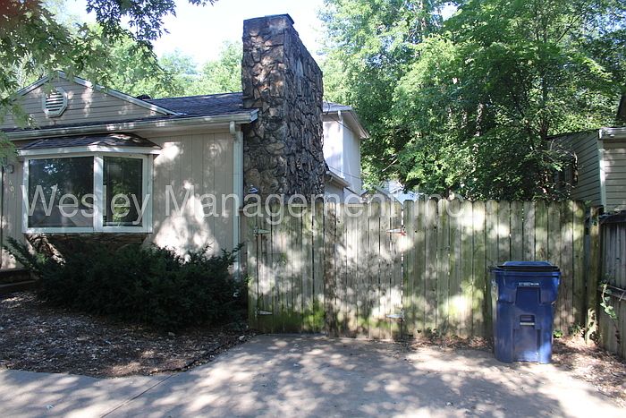 2nd image of 608 Yoeke St