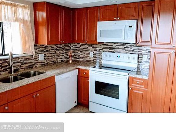 3rd image of 439 Lakeview Dr APT 201